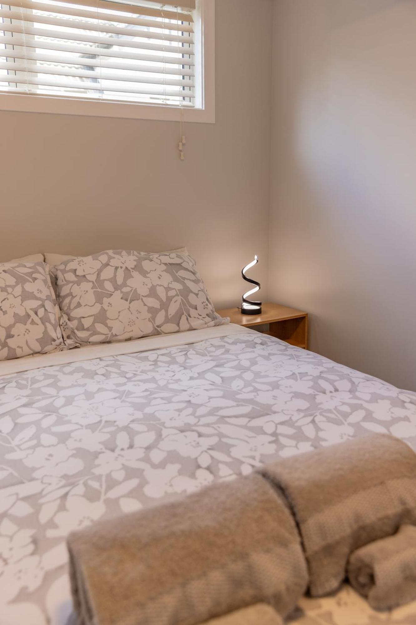 Back Garden Flat With Free On Street Parking And Fiber Wifi - 15 Mins To Ferry, Stadium, Cbd ويلينغتون المظهر الخارجي الصورة